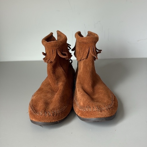 Minnetonka Back Zip Ankle Booties Size 8 - Picture 6 of 9